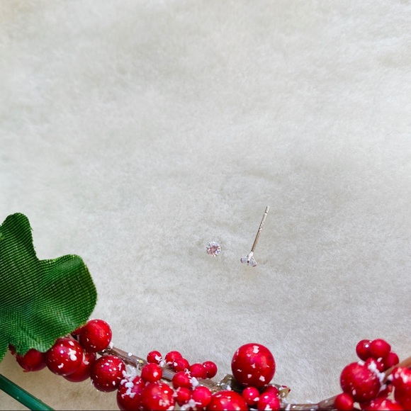 | .925 Silver Cz Dainty Studs 3mm| (one pair) - Picture 3 of 8